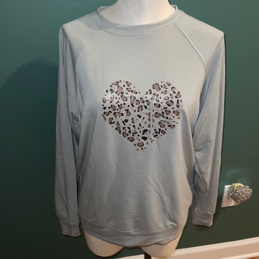 Lilicloth long sleeve. ‎ Size L